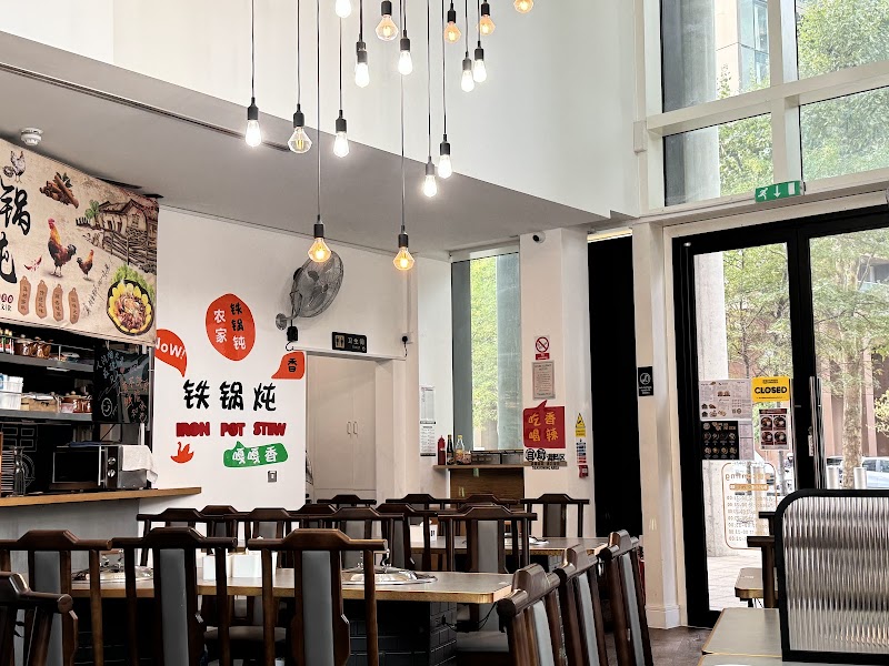 Canting Canary Wharf