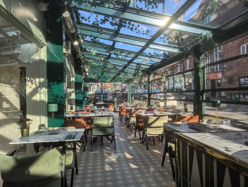 Rubins Mediterranean Restaurant and Cafรฉ